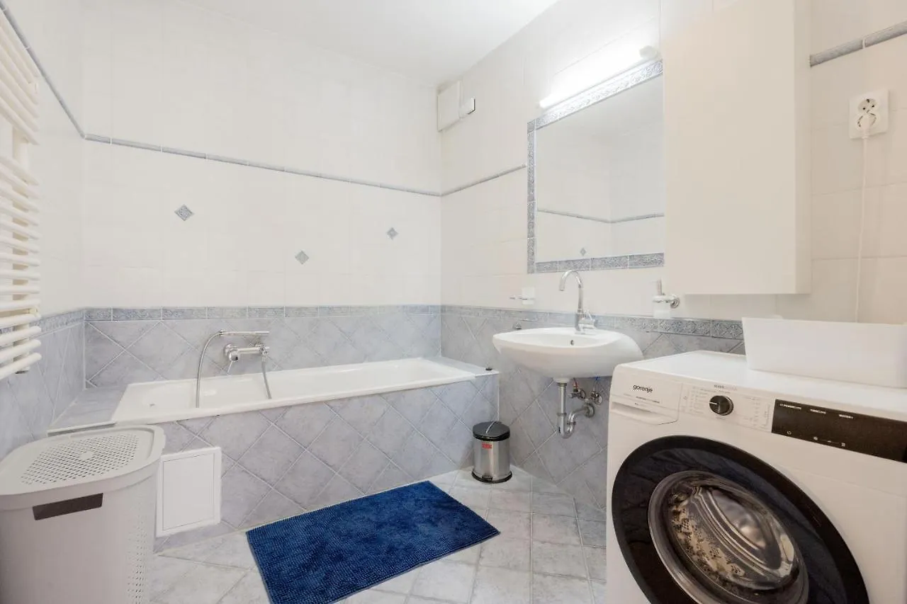 Apartment Bright And Spacious Penthouse W/ Terrace & Parking Budapest