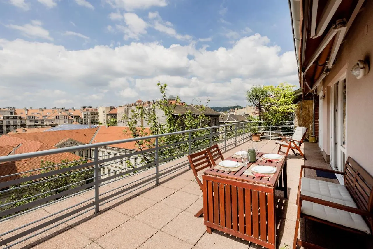 Bright And Spacious Penthouse W/ Terrace & Parking Budapest Hungary